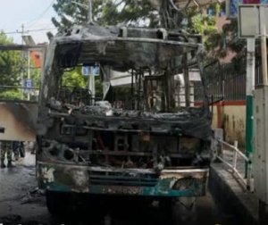 बस आगलागीमा घाइते चालकको अवस्था गम्भीर ।थारू पाेर्टल
