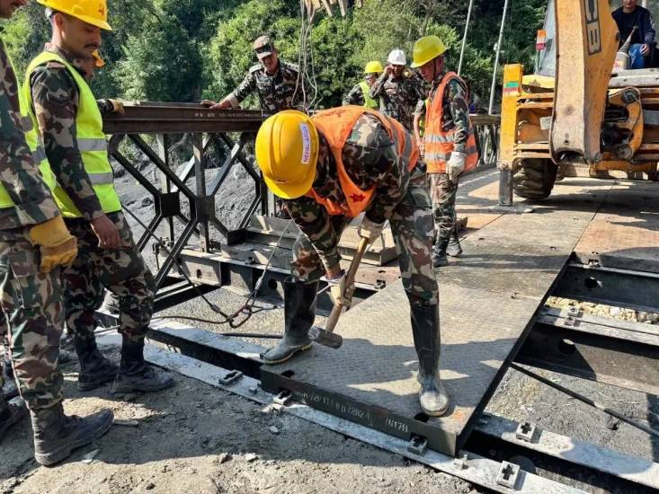स्याफ्रुबेँसीमा बेलिब्रिज निर्माण तीव्र, तिहारअघि सञ्चालनमा ल्याउने लक्ष्य ।थारू पाेर्टल
